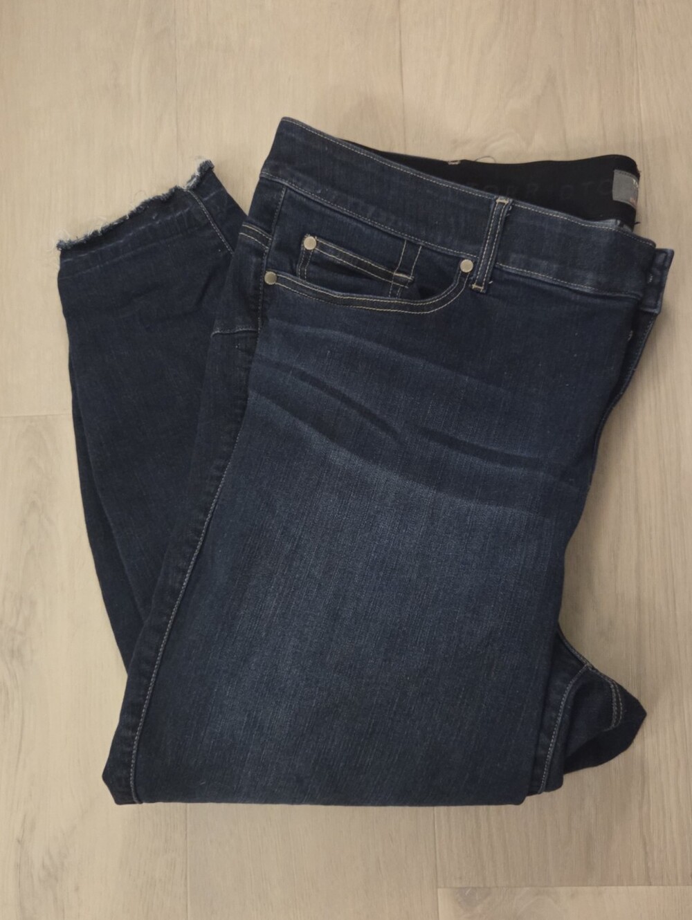 Torrid BOMBSHELL SKINNY Jeans 26R